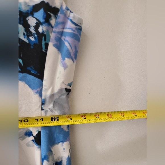 Karl Lagerfeld Blue & White Floral Print Ruffle Hem Sleeveless Sheath Sz 2 - Picture 13 of 13